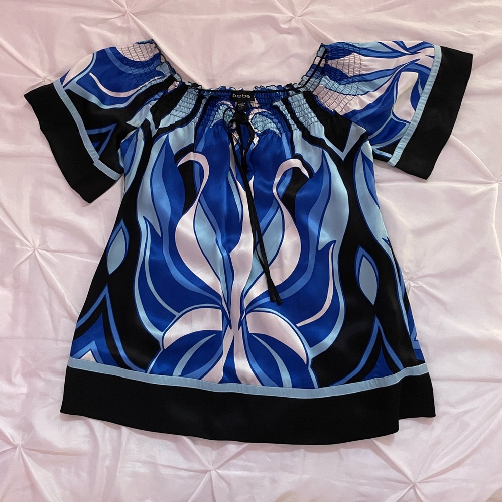 Bebe Blue white and black flowy top, Size S
